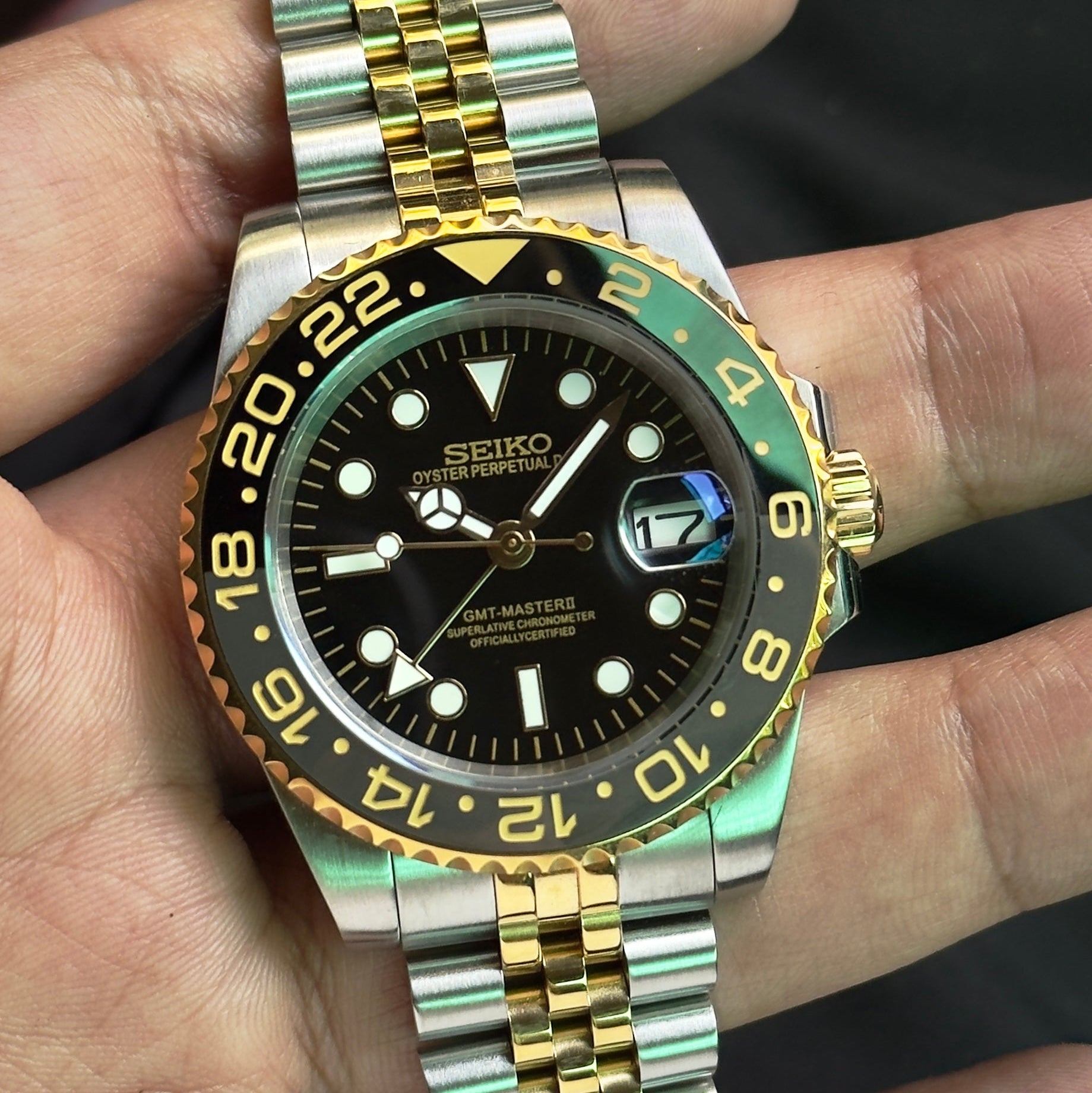 SEIKO MOD GMT | GOLD BRUCE WAYNE