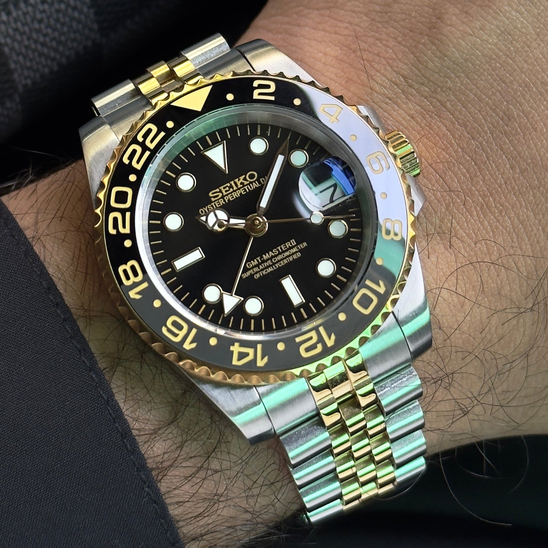 SEIKO MOD GMT | GOLD BRUCE WAYNE
